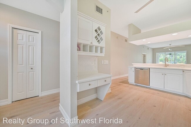 Building Photo - 2 br, 2 bath House - 14530 Red Fox Run #203