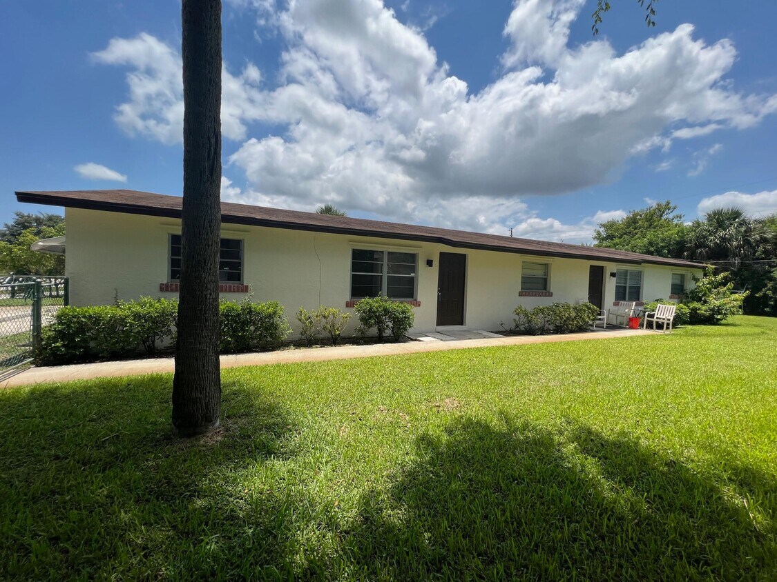 1887 Breezy Ln, West Palm Beach, FL 33417 Townhome Rentals in West Palm Beach FL