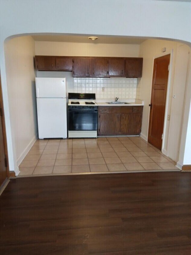 4901 S Packard Ave Unit 3, Cudahy, WI 53110 Room for Rent in Cudahy