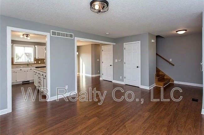 Building Photo - 710 SE Murphy Dr