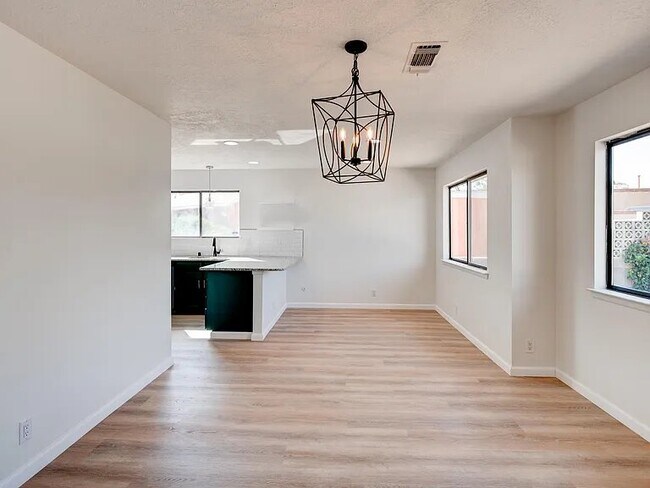 Foto del edificio - 8108 Siguard Ct NE