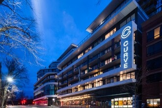 Building Photo - Curve