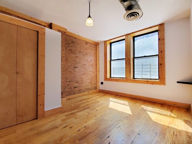 Building Photo - 645 Willoughby Ave