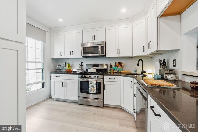 Foto del edificio - 101 Pear Tree Ln
