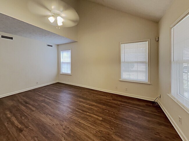 Building Photo - 1014 Seven Oaks Boulevard