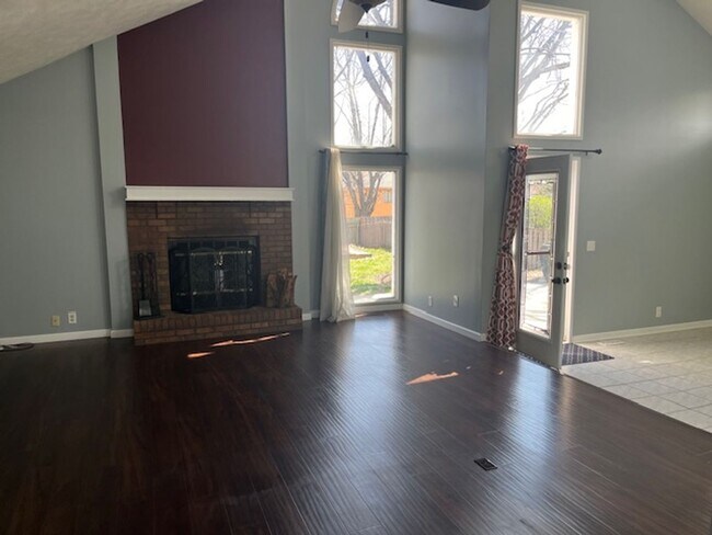 Foto del edificio - 5105 S 162nd St