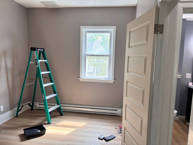 Photo - 438 Villa St Apartment