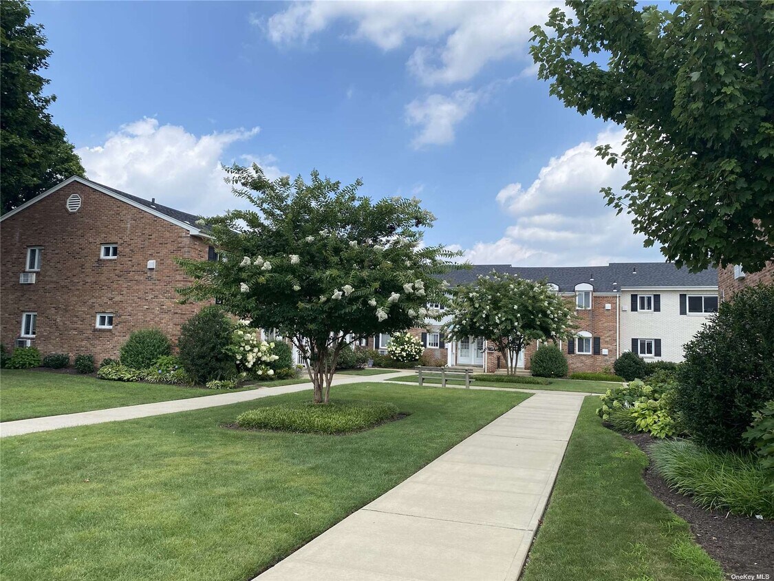 352 Dawson Ln, Jericho, NY 11753 Room for Rent in Jericho, NY