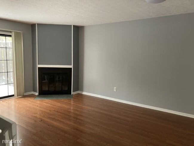 Building Photo - 2 br, 1.5 bath Condo - 3007 Cooper Bluff Dr