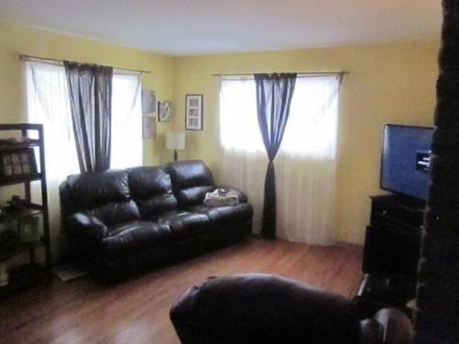 Foto del edificio - 8701 W. Denver Avenue - 3 Bedroom Home