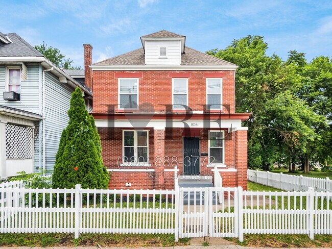 Building Photo - 806 Sullivant Ave