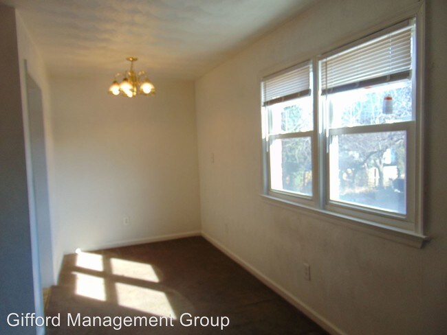Building Photo - 504 Ashlawn Dr