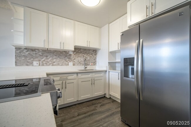 Building Photo - $2,300 / 1br - 594ft2 - Beautifully Renova...