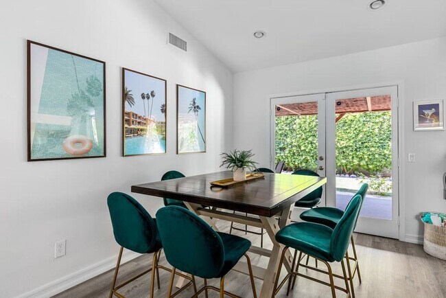 Building Photo - Beautiful fully furnished 3 bedroom home i...
