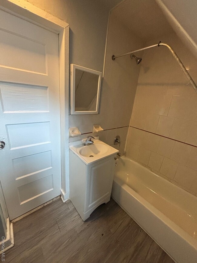 Building Photo - 624 E 26th St