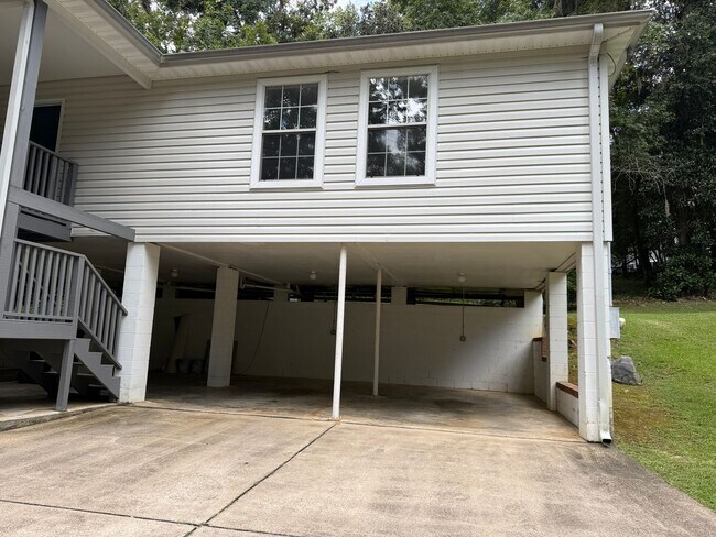 Building Photo - Great Home Off Meridian Road