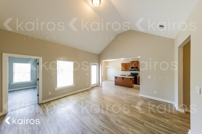 Foto del edificio - 8007 Shadesbrook Dr