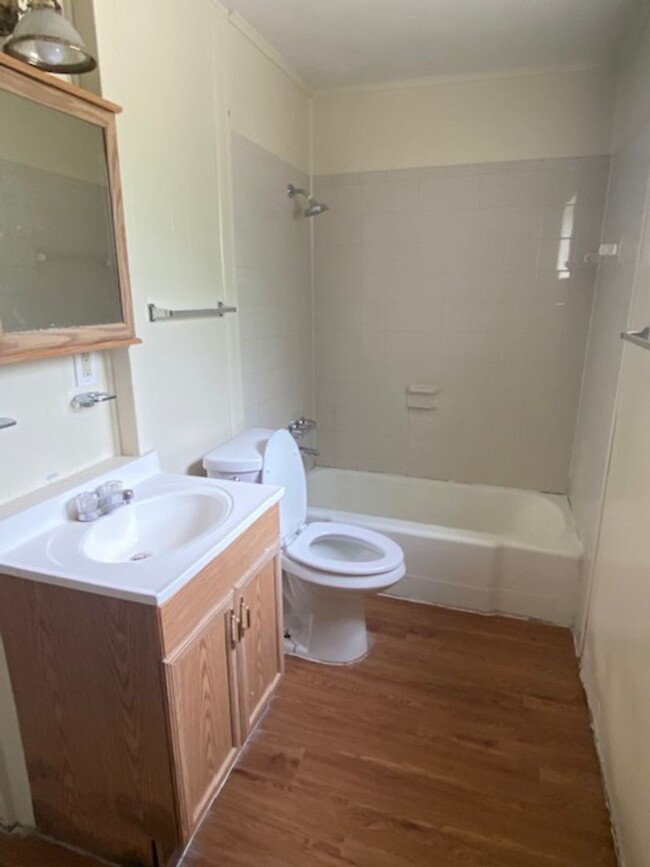 Building Photo - ONE BEDROOM APARTMENT BY TWU