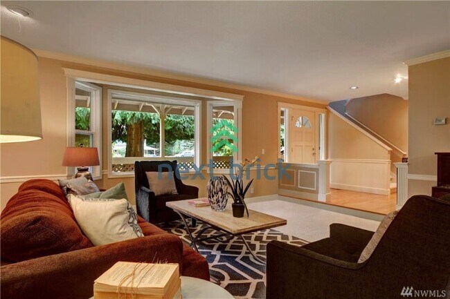 Foto del edificio - Rare opportunity!! Spacious 3 Bedroom Sammamish Home with 2 bonus rooms, RV Parking & Huge Backyard!