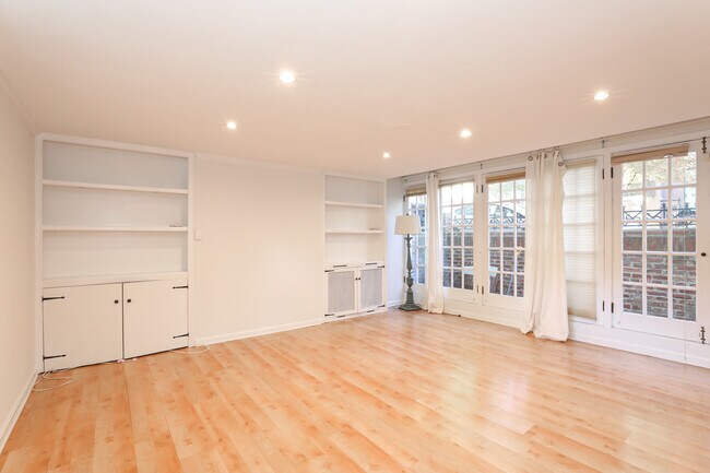 Building Photo - 3232 Volta Pl NW