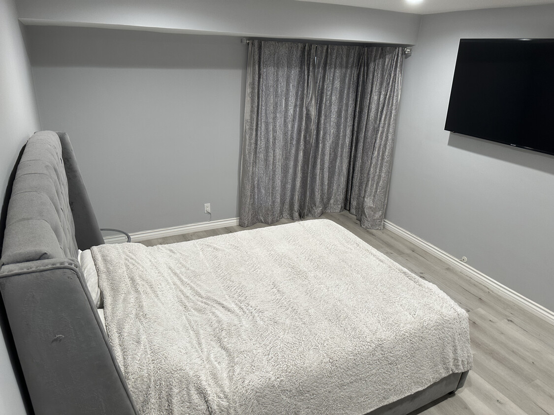 Foto principal - 4807 Woodley Ave