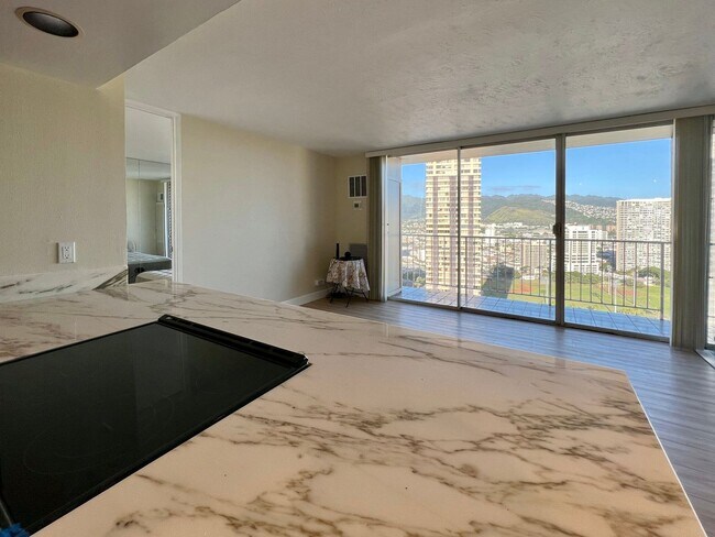 Foto del edificio - Central AC, Great Location, TWO parking