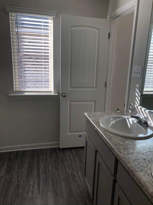 Building Photo - 28464 Longfellow Ln