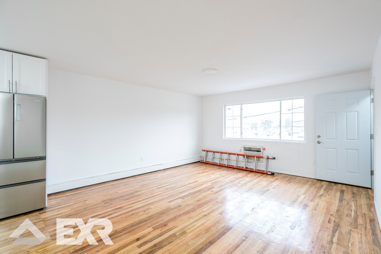 Primary Photo - 325 Winthrop St
