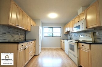 Building Photo - 17124 101 St NW