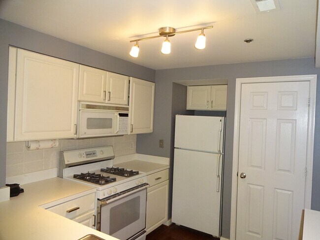 Foto del edificio - 1BR Condo Two Blocks from Ballston Metro