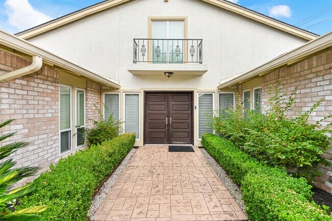 Foto del edificio - 8911 Birdwood Ct