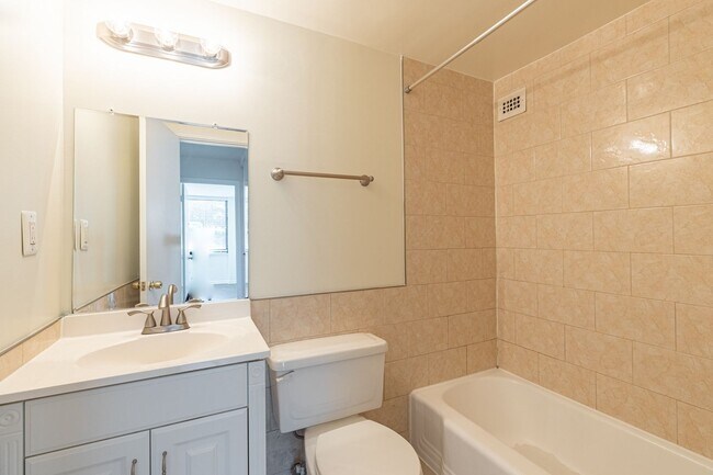 Foto del edificio - Charming garden-level 2-bedroom, 1-bath home