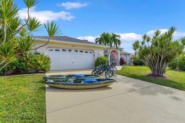 Foto del edificio - 4307 Pelican Blvd