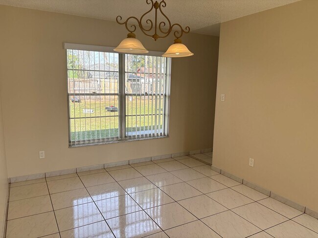 Foto del edificio - 4 Bedroom Home in a Prime Location!