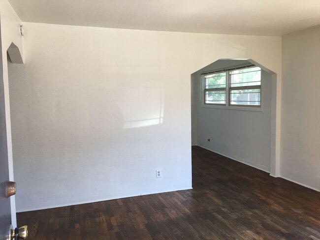 Photo - 1850-1852 Pearl Apartment