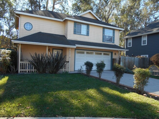 Building Photo - Clean and Comfortable Home - Attached Garage