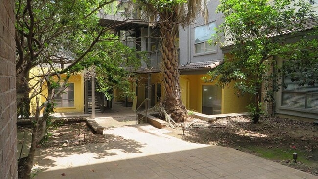 Foto del edificio - 806 W 24th St