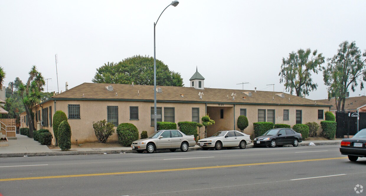Foto principal - 1940 S Robertson Blvd