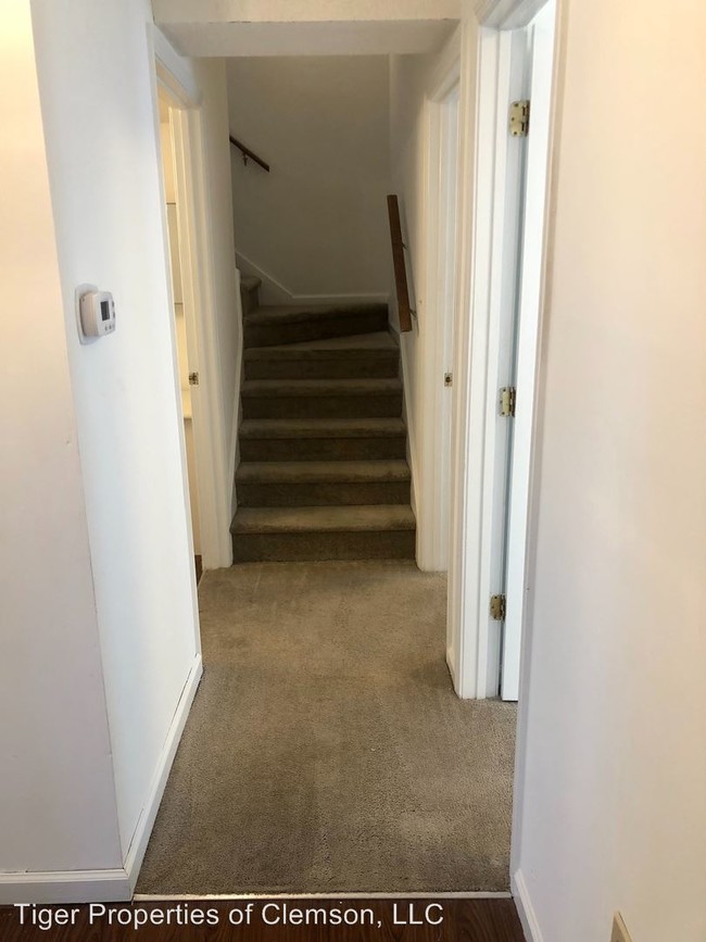 Foto del edificio - 4 br, 2 bath House - 102 Ole Towne Sq