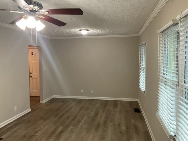 Foto del edificio - 2497 Brentwood Rd