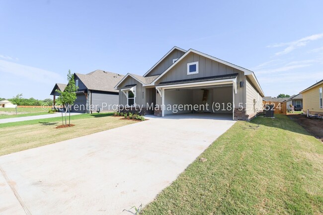 Building Photo - Gorgeous New Construction Home 4 Bed 2 Bath in Broken Arrow!