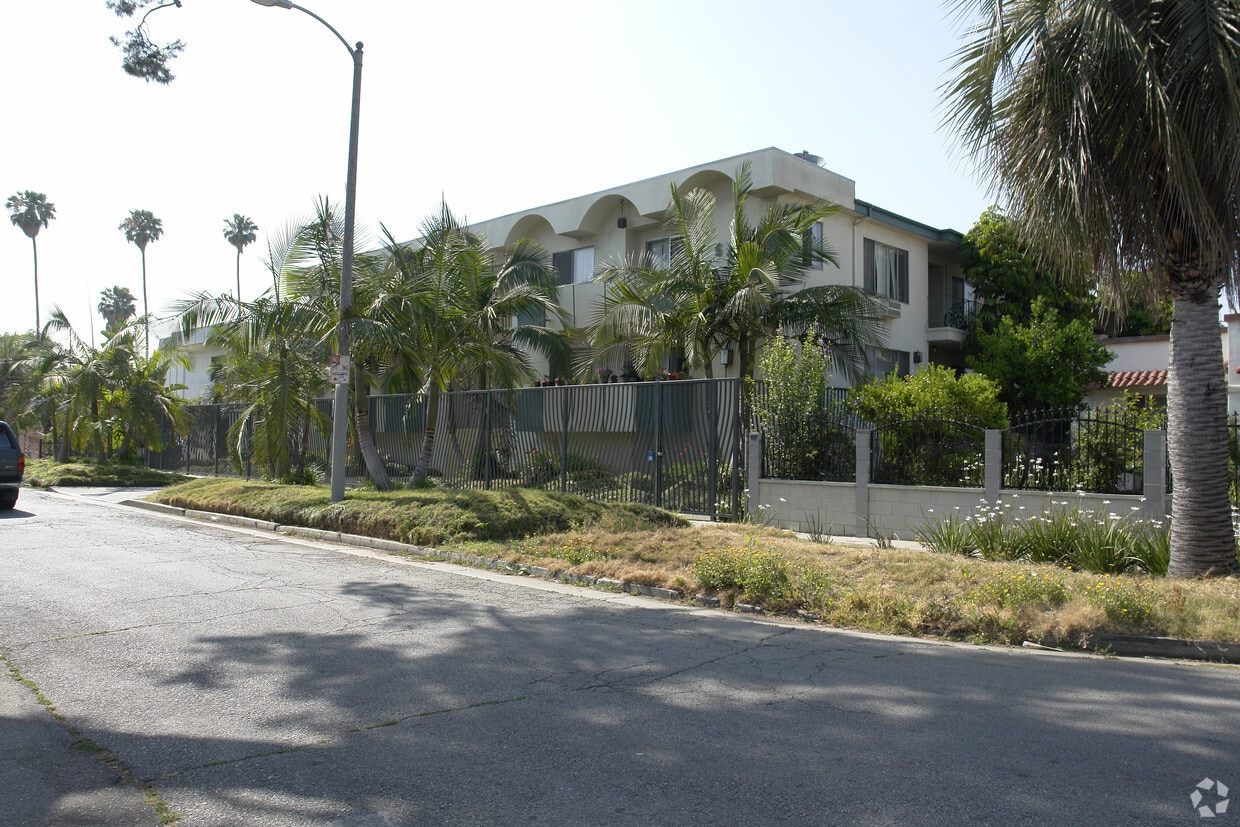 Primary Photo - 5433 Barton Ave