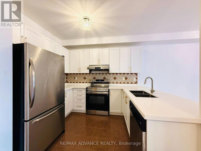 Building Photo - 137 Laramie Crescent