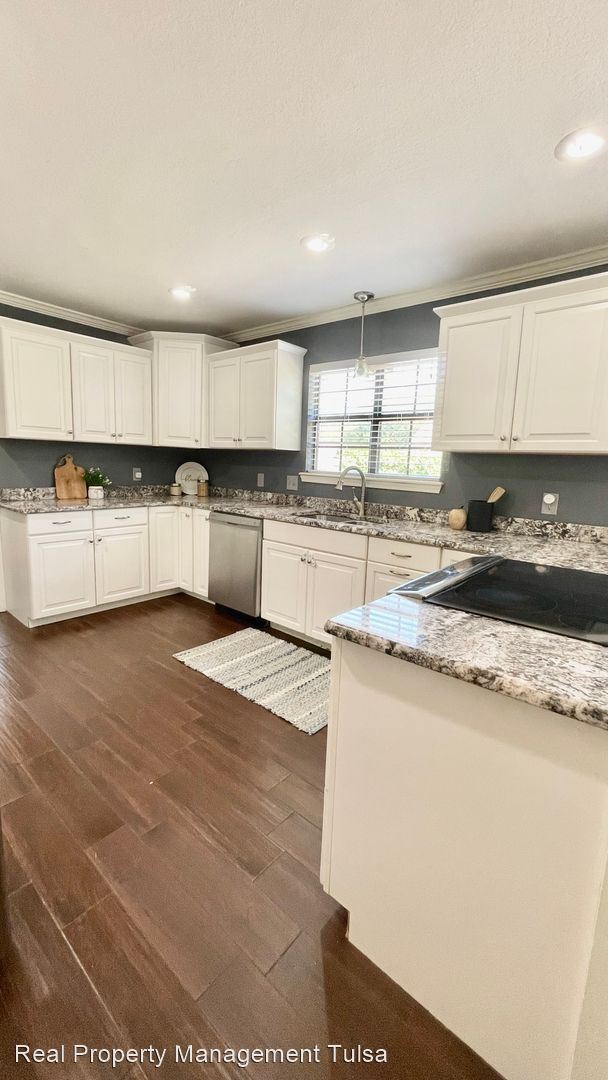 Building Photo - 4 br, 2.5 bath House - 7422 E 65th Pl