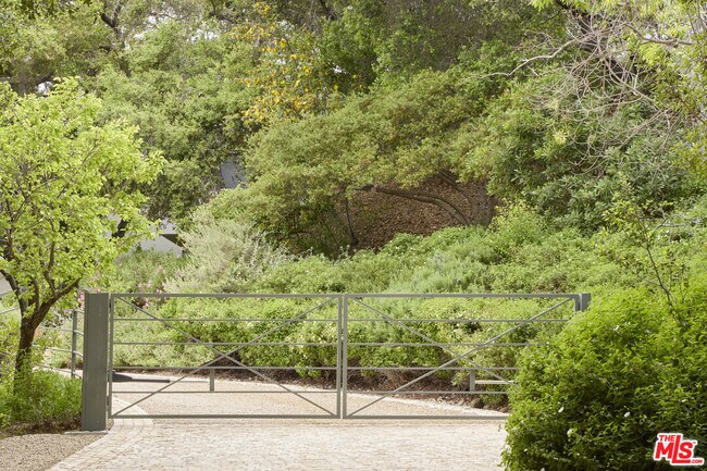 Foto del edificio - 901 Crater Camp Dr