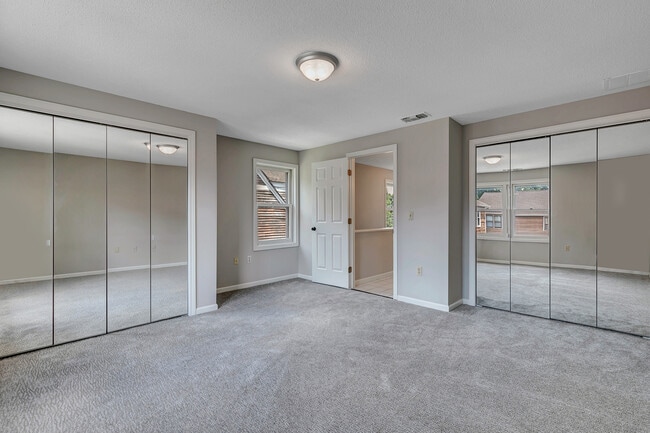 Master bedroom - 690 N Colony Rd