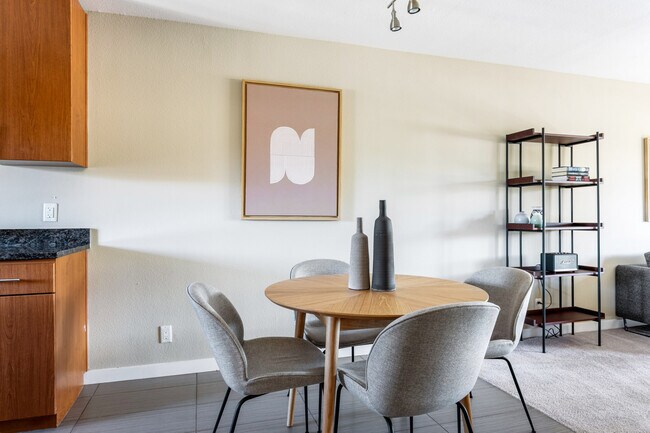 Foto del edificio - 10870 N Stelling Rd