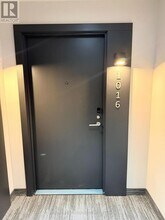 Building Photo - 180 Front St E