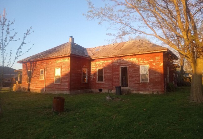 Foto del edificio - Now Available! - $390 Month / $500 Down