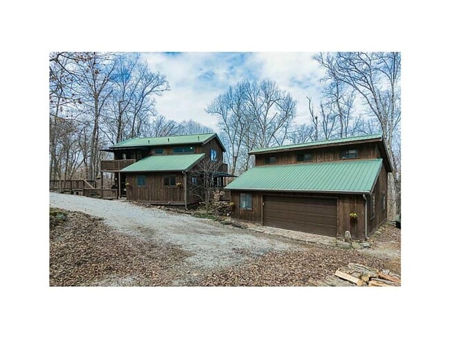 Building Photo - 4 bedroom rustic home, private acreage
